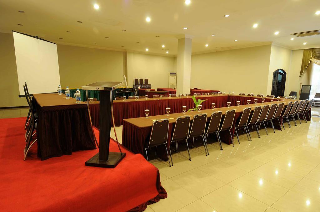 Hotel Kapuas Dharma Pontianak Exterior photo