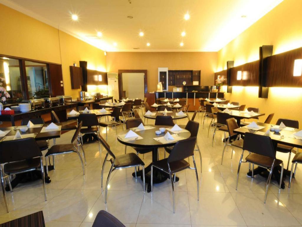 Hotel Kapuas Dharma Pontianak Exterior photo