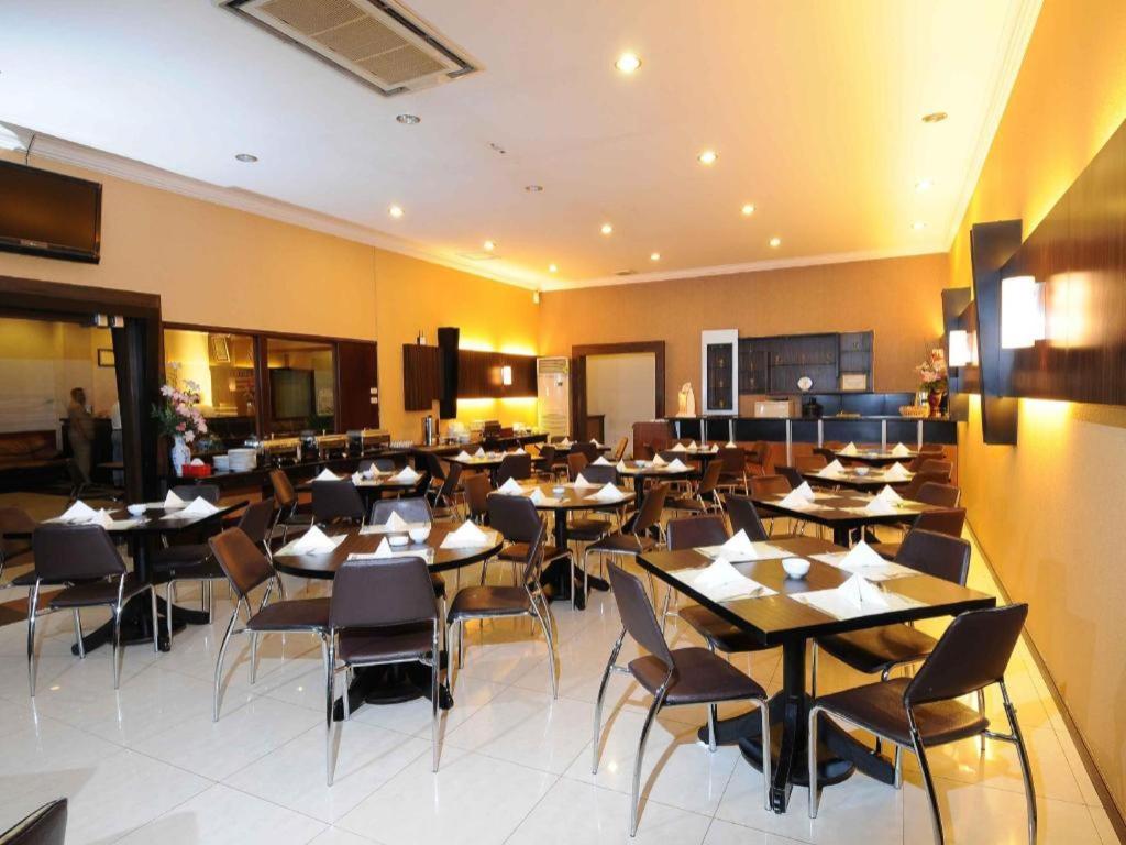 Hotel Kapuas Dharma Pontianak Exterior photo